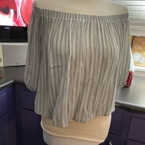 Off the shoulder crop